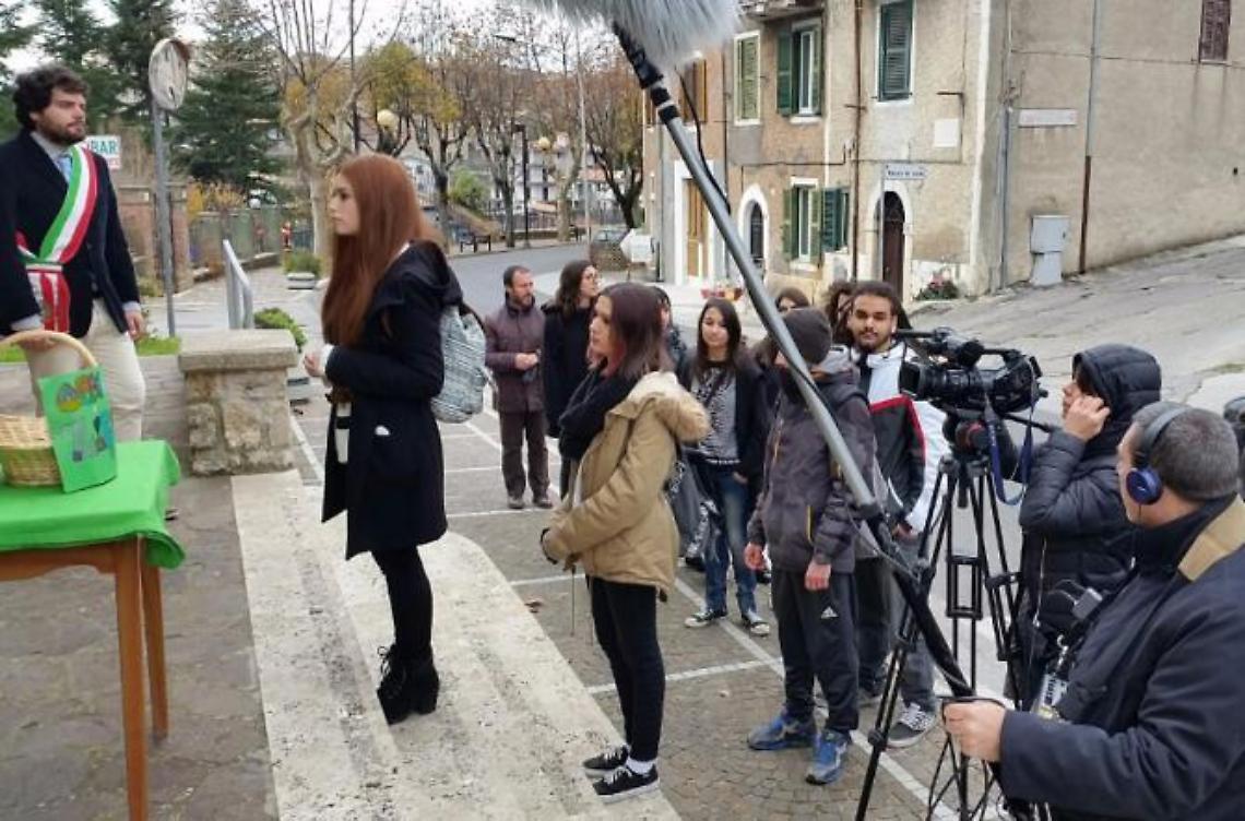 Via alle riprese del cortometraggio. Attori e studenti insieme in scena