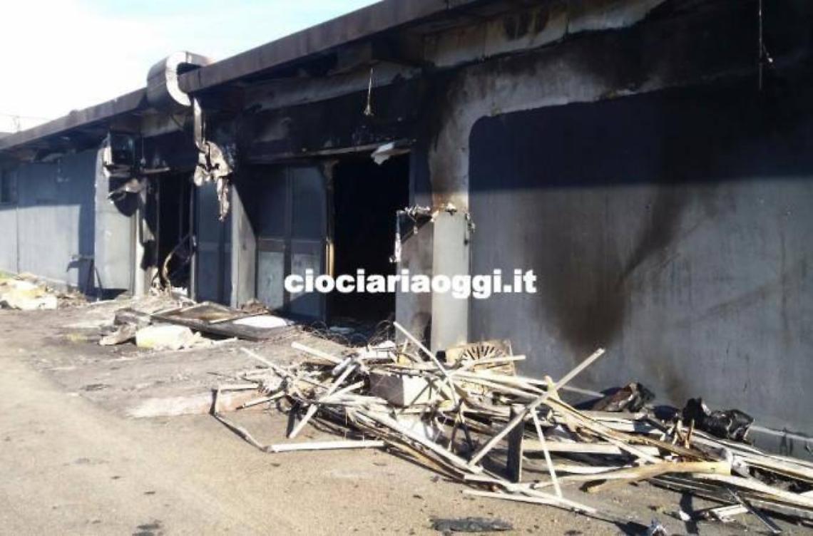 Incendio all'Area Disco: nessuno parla. Al lavoro per la svolta
