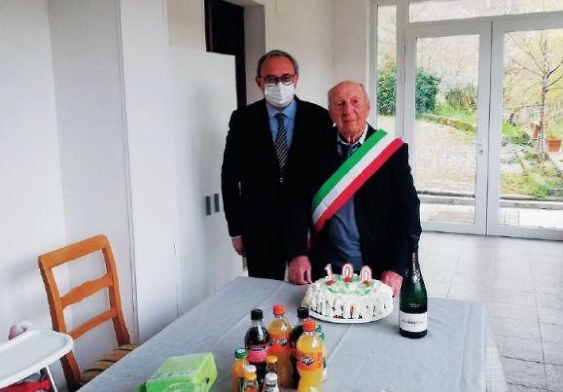 Nonno Oreste compie 100 anni e dice: «Il Covid è peggio della guerra»