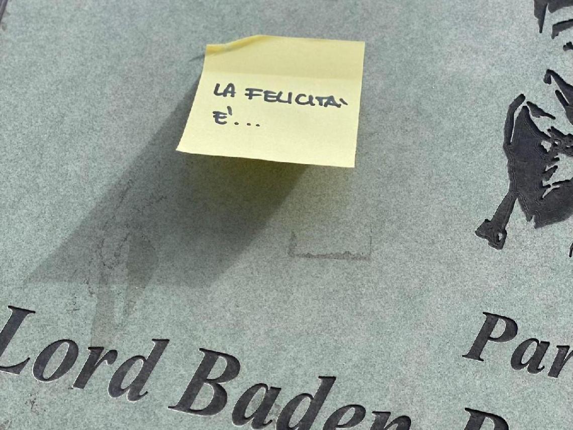 Giornata internazionale della felicità: città tappezzata di post-it