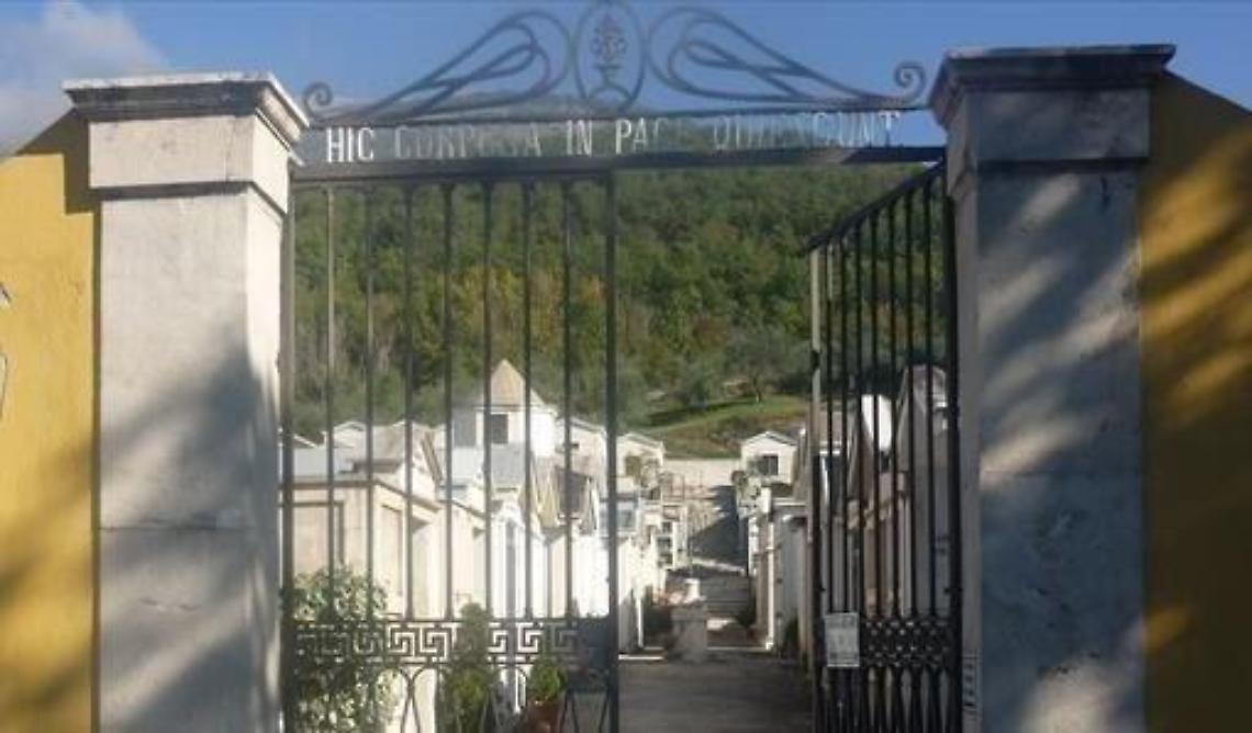 Ossa umane nel garage di una villa: indagini serrate sul macabro ritrovamento