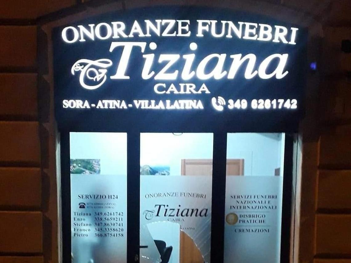 Sora, spaccata la vetrata nell'agenzia d'onoranze funebri Tiziana Caira