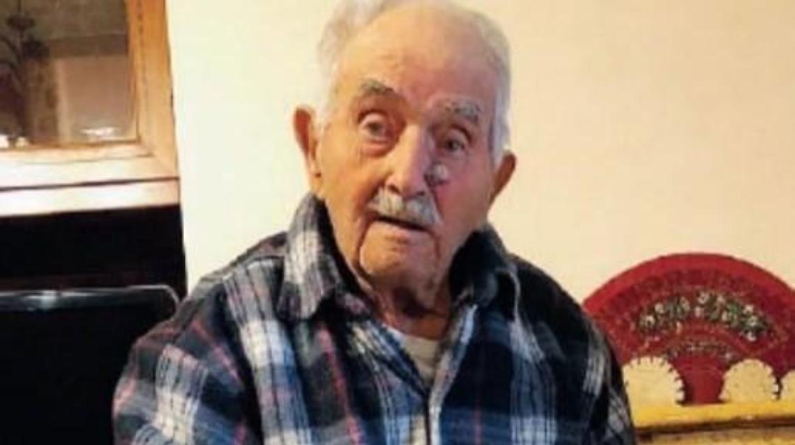 Cento candeline per nonno Michele: il "segreto" di una famiglia longeva