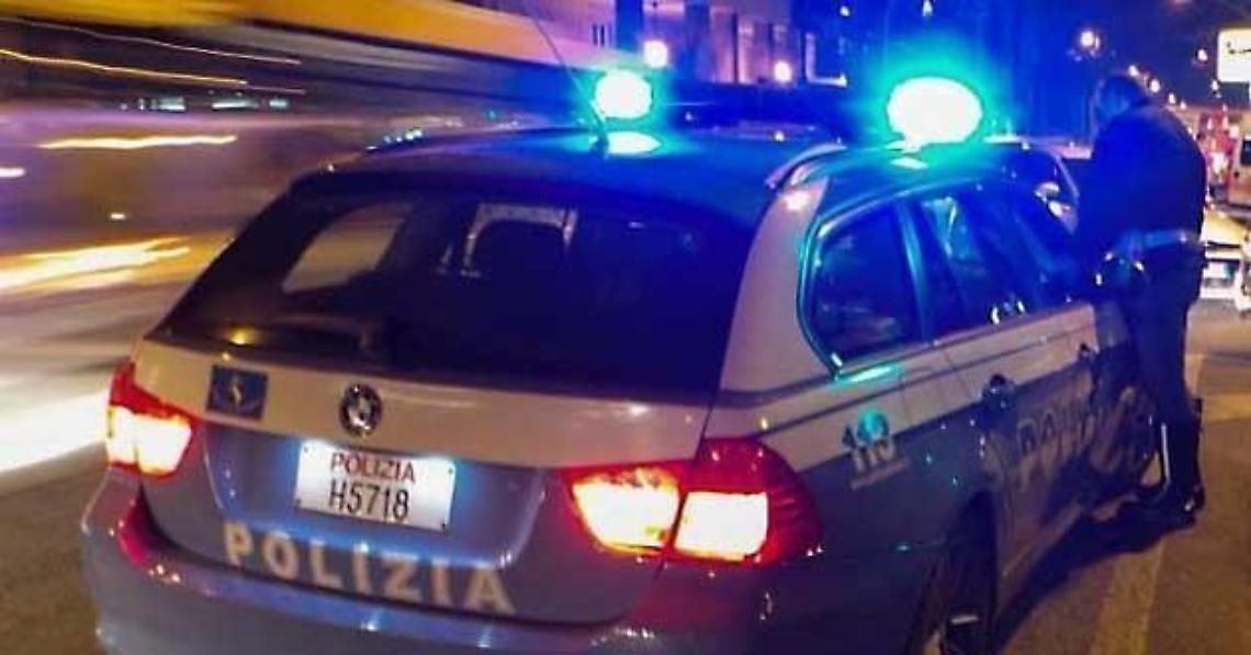 Colpito da aneurisma cerebrale mentre guida in A1: gli agenti gli salvano la vita