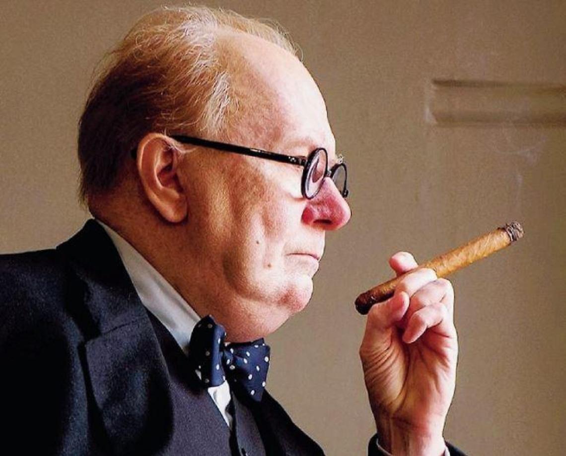 “L'ora più buia”: su Netflix uno straordinario Gary Oldman diventa Churcill