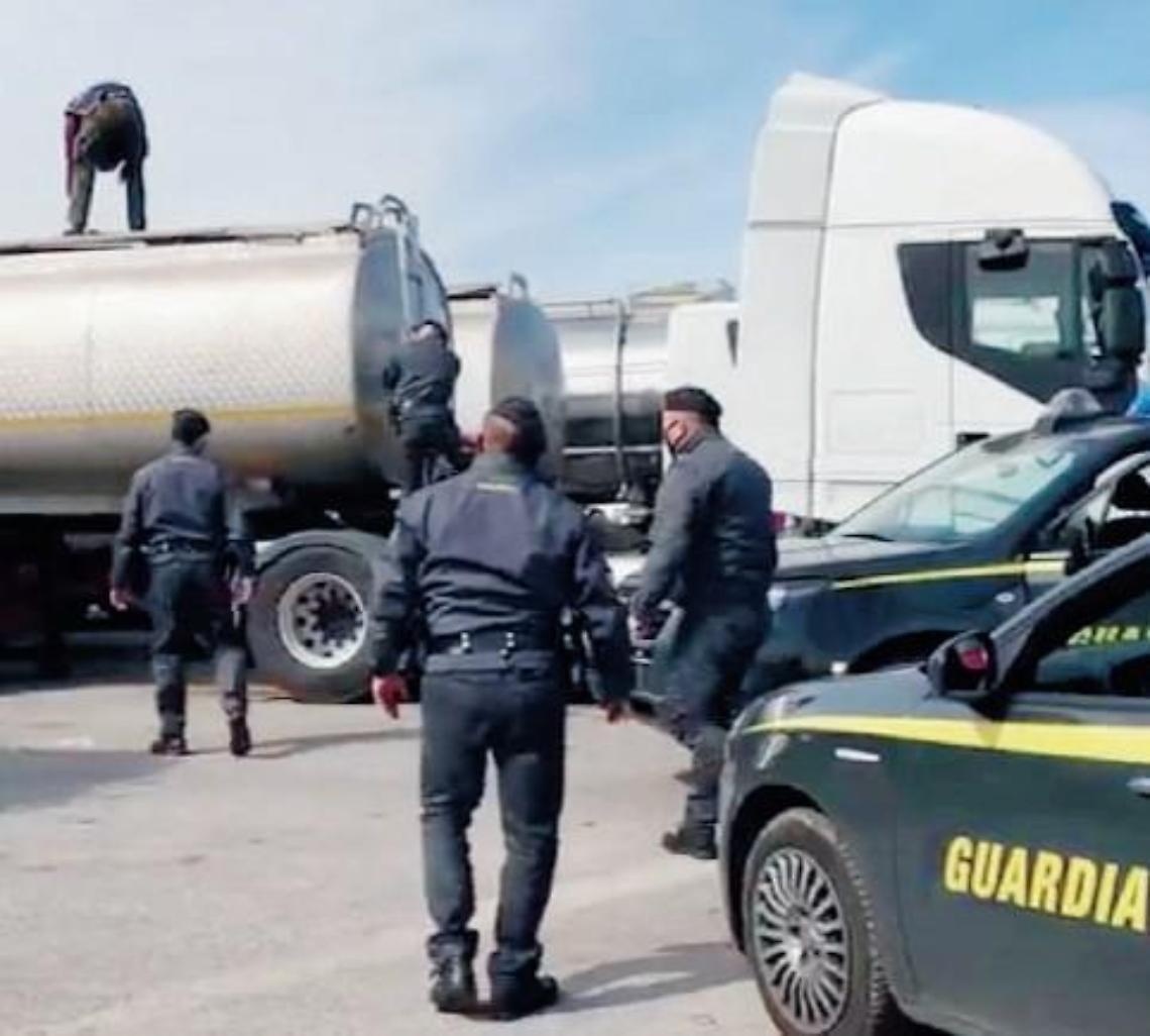 Petrol mafie, la maxi operazione: 71 misure cautelari contro Camorra e 'Ndrangheta