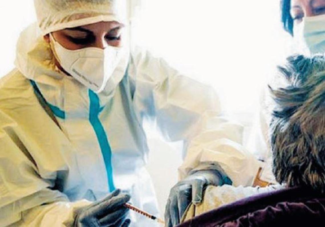 Covid, vaccini: la provincia viaggia verso quota 90.000. In Italia troppi furbetti