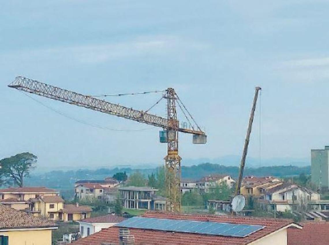 Pontecorvo, dopo vent'anni è stata rimossa la gru in via Sacro Cuore