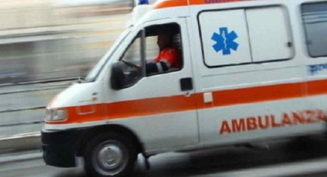 Giovane donna trovata morta con la gola tagliata: cadavere scoperto dal fratello