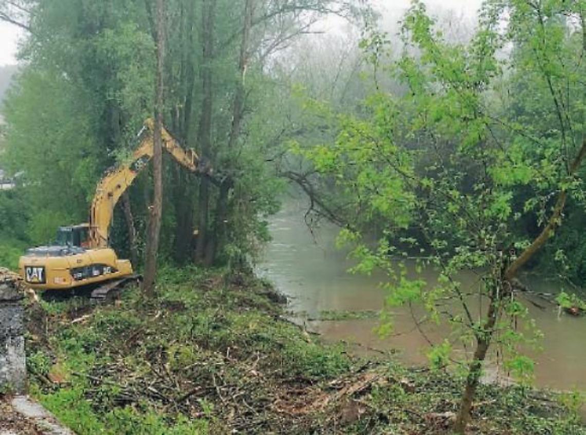 Sponde del fiume da ripulire: lavori a ritmo serrato per la messa in sicurezza