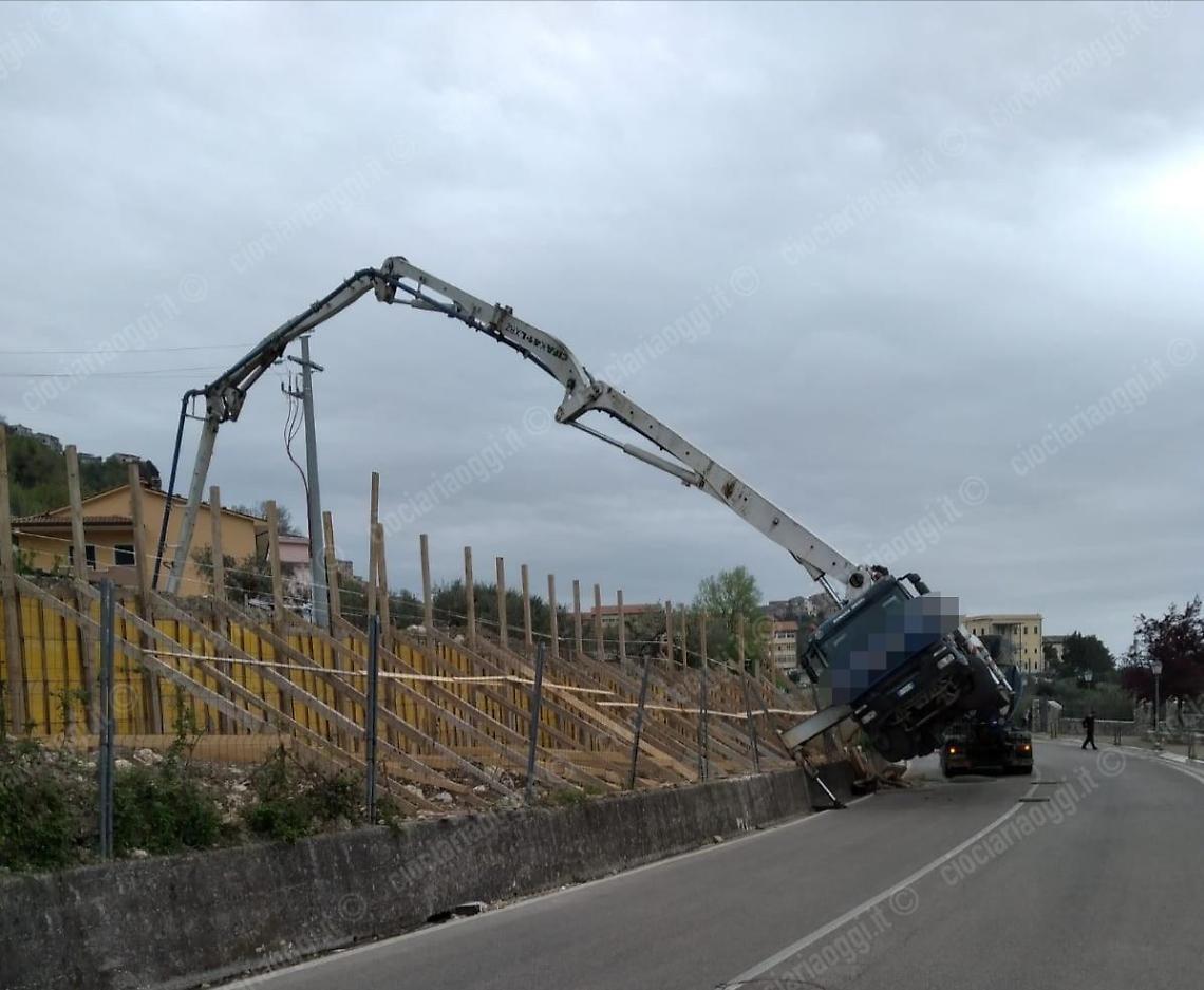 Infortunio sul lavoro, ferito un operaio: elitrasportato a Roma