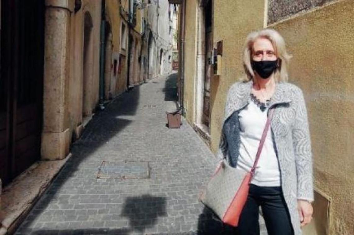 Aggredita da tre immigrati in pieno centro: volevano rubarle la borsa