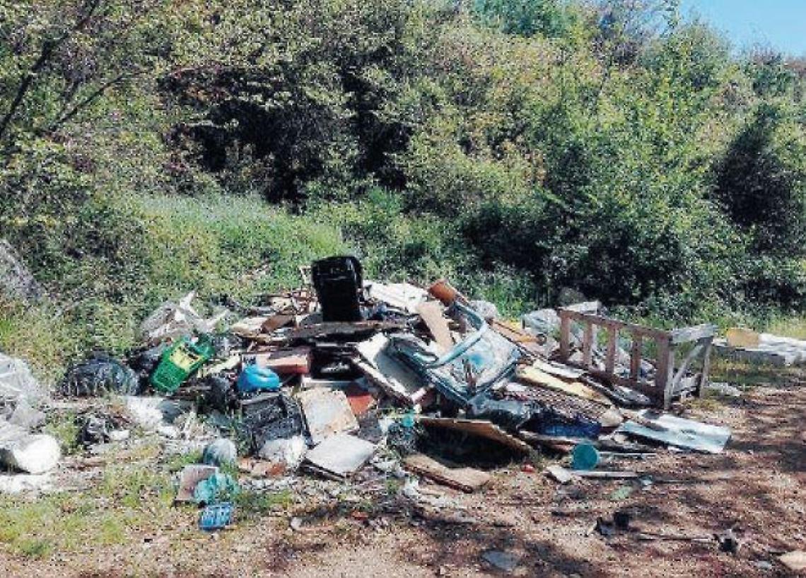 Alatri, rifiuti abbandonati sulla via Francigena: lo scandalo continua