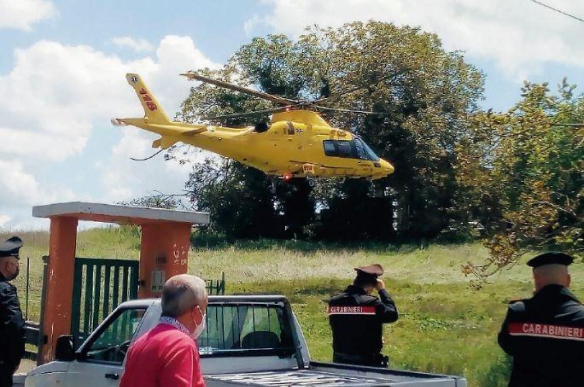 Precipita dal terzo piano, 16enne miracolata: a 'salvarla' l'unica aiuola presente