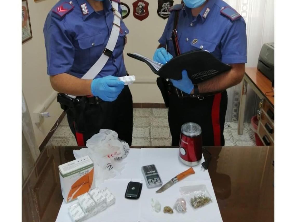 Beccato mentre cedeva stupefacente: arrestato spacciatore 46enne