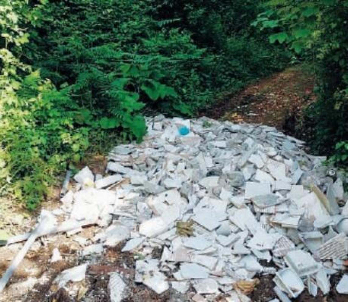 Rifiuti abbandonati, lo scempio continua: cresce la rabbia verso gli incivili