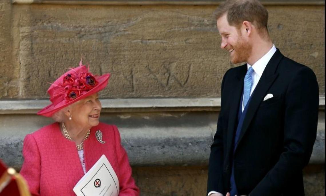 Regina Elisabetta, Harry e...la proposta da non rifiutare: ecco cosa è successo