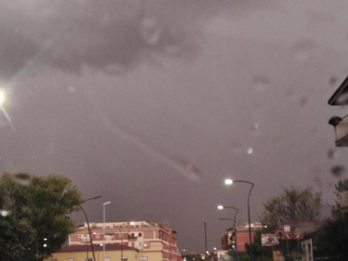 Maltempo, bomba d'acqua si abbatte sul capoluogo: disagi e traffico in tilt