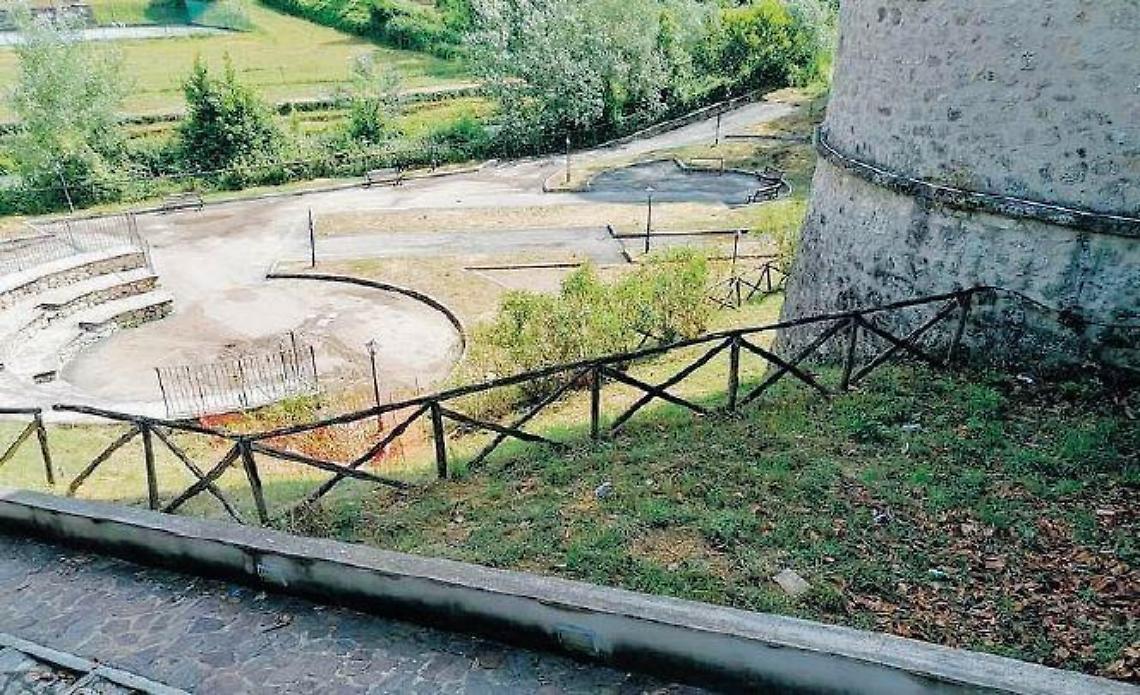 Ceprano, l'anfiteatro prima ripulito e subito invaso dai rifiuti