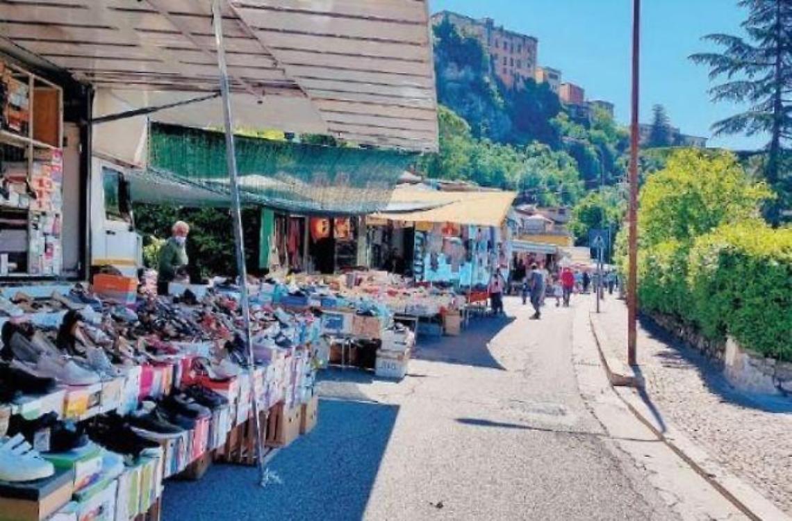 Torna il mercato settimanale. E con esso spiragli di normalità