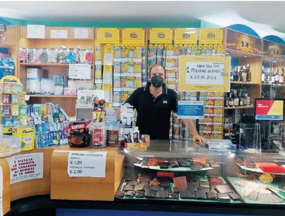 Gratta e vince un milione di euro: caccia al fortunato "paperone"