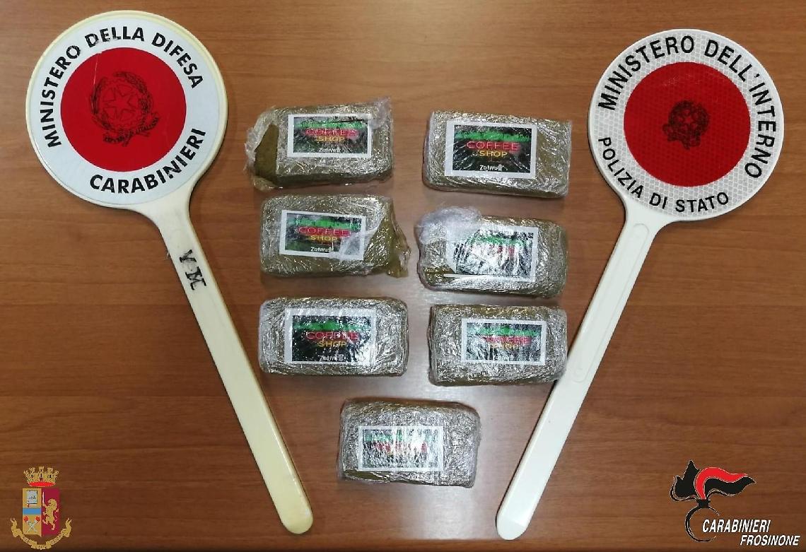 Furgone usato come "corriere" per la droga: quattro arresti per spaccio