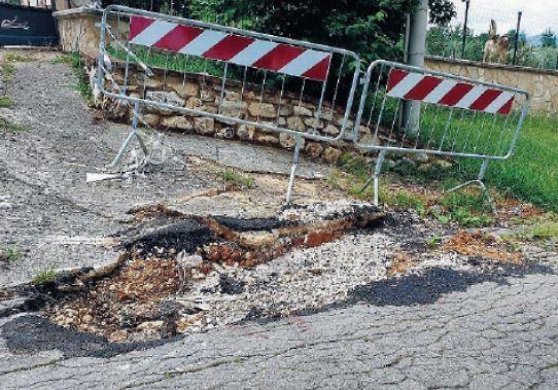 Veroli, dopo i lavori spunta la... buca. L'appello dei residenti