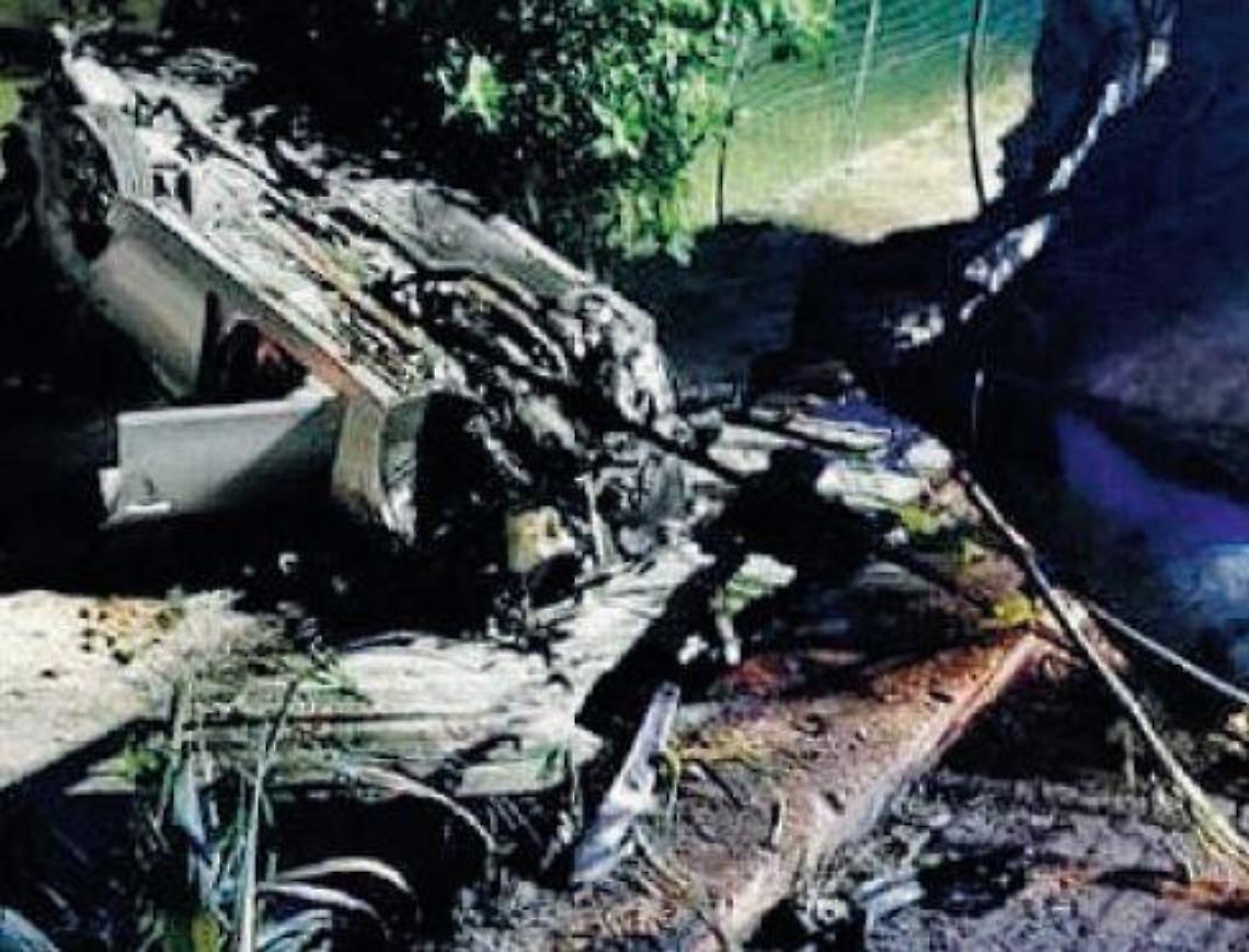 "Vola" per 10 metri con l'auto e si schianta contro una ringhiera: due feriti