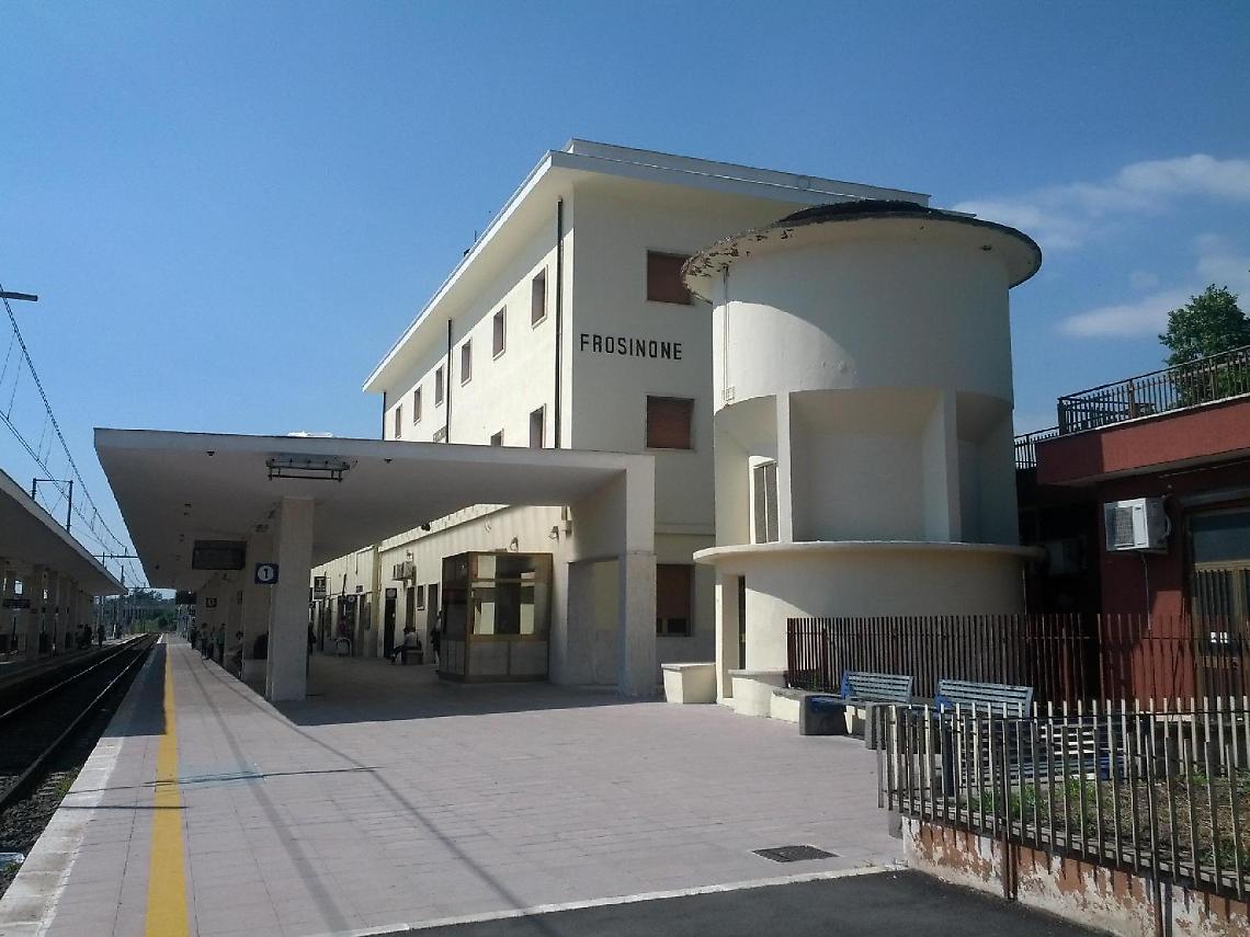 Travolta da un treno, donna in condizioni disperate: elitrasportata