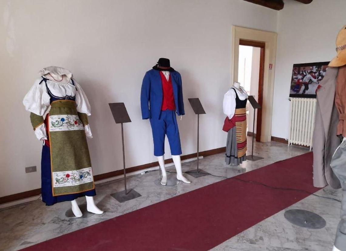 Arpino, omaggio alle sarte del palio: la tradizione di scena a palazzo Boncompagni