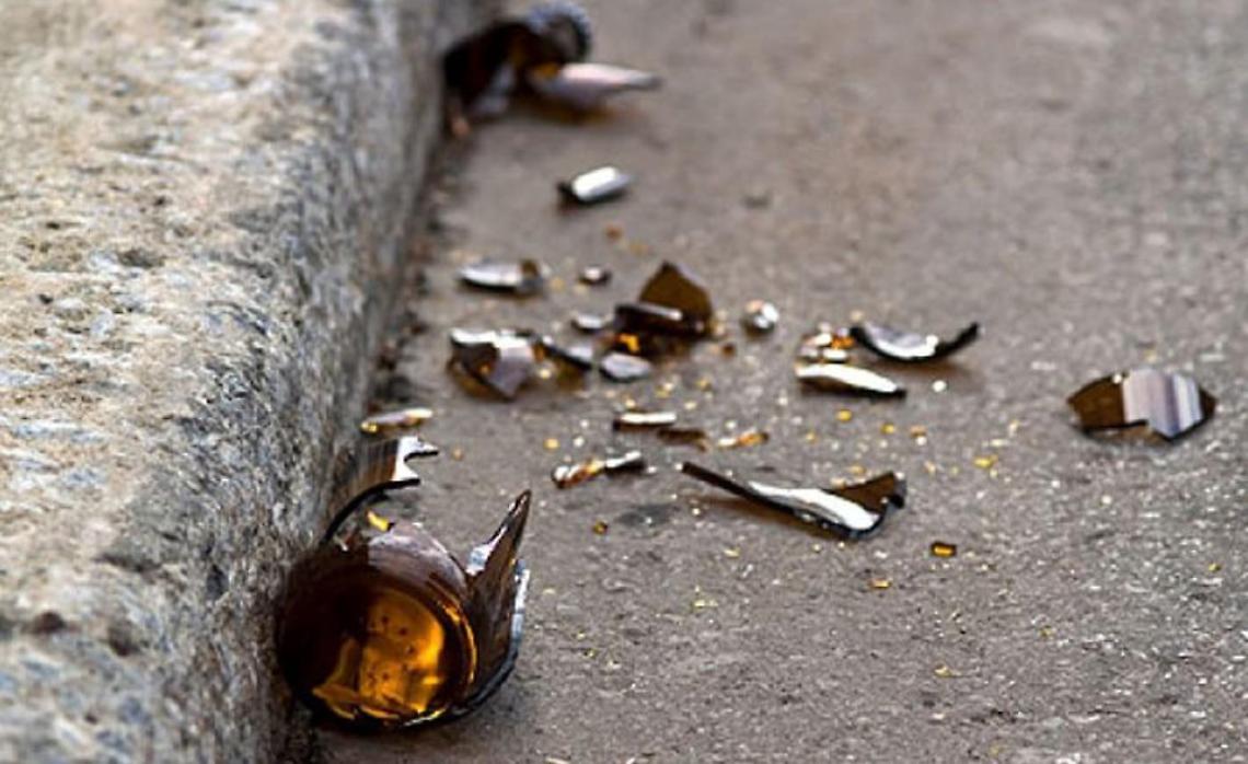 Notti di 'fuoco' tra spaccio, grida e lancio di bottiglie: residenti esasperati