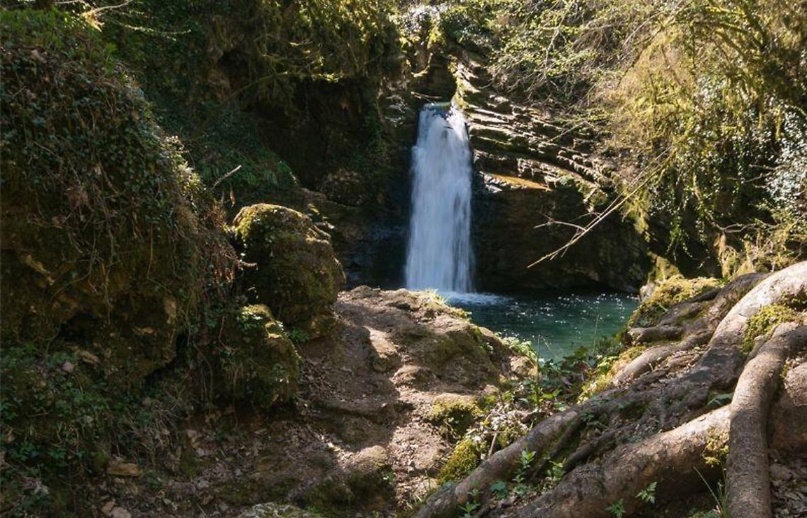 Pellegrini in paese da tutta Italia...Ma vedere la cascata resta un miraggio