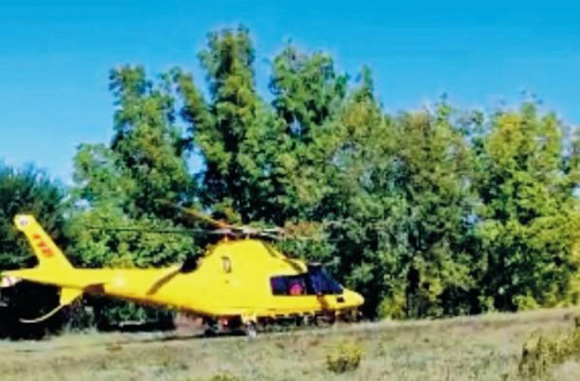 Giovane operaio incastrato in un macchinario: grave incidente sul lavoro in cartiera