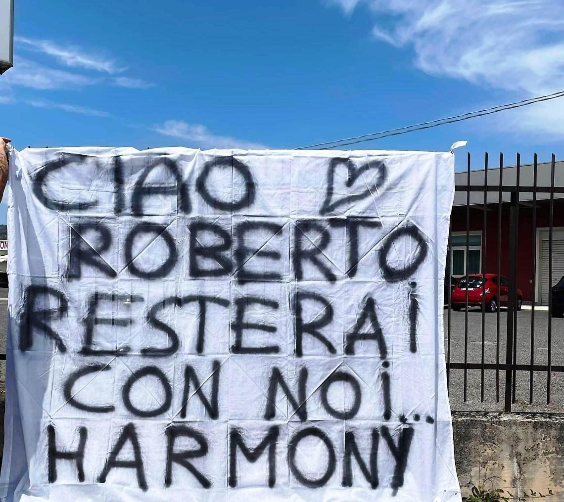 Morte Roberto Campoli, una folla commossa ai funerali del giovane ristoratore
