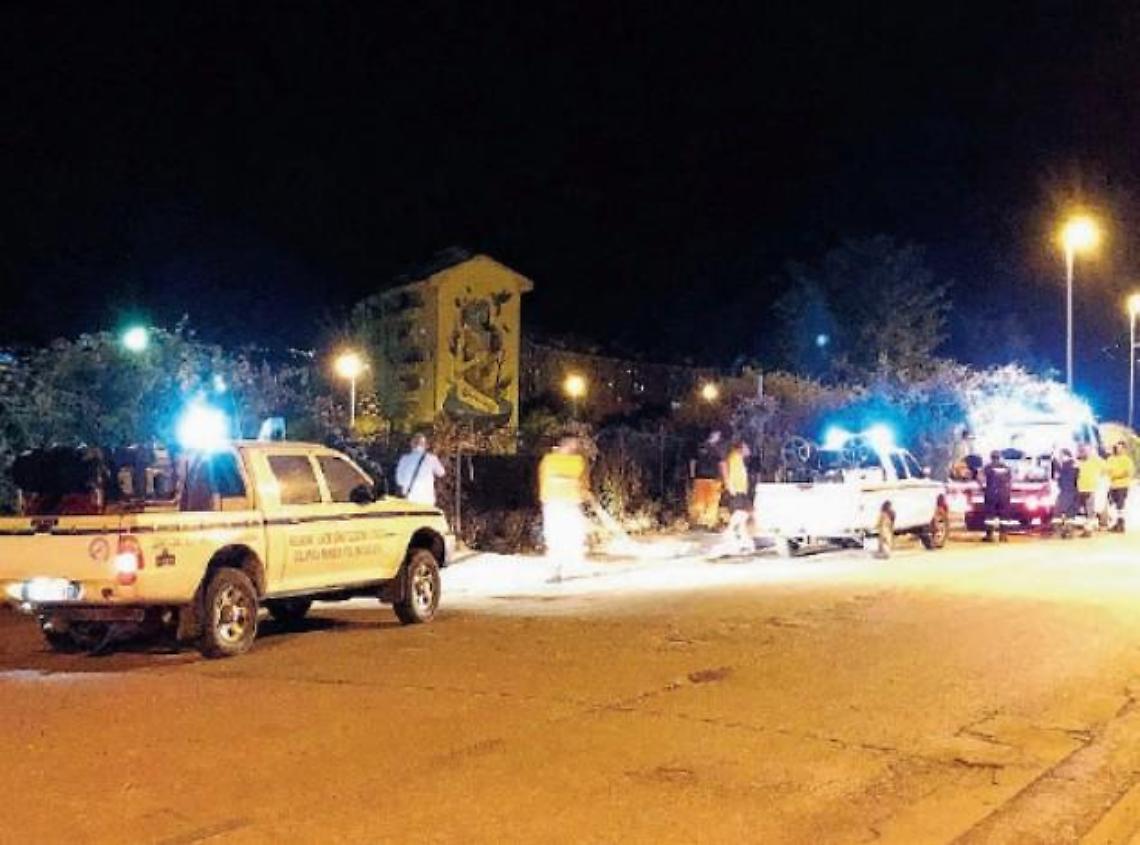 Incendio vicino al parco Valente: fiamme domate dai soccorritori