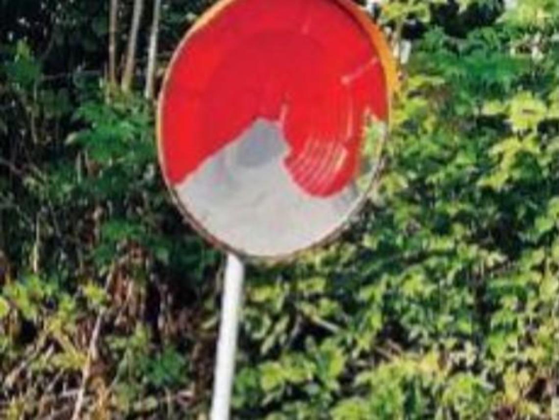 I vandali non vanno in vacanza: scempi e danni sia in periferia che in centro