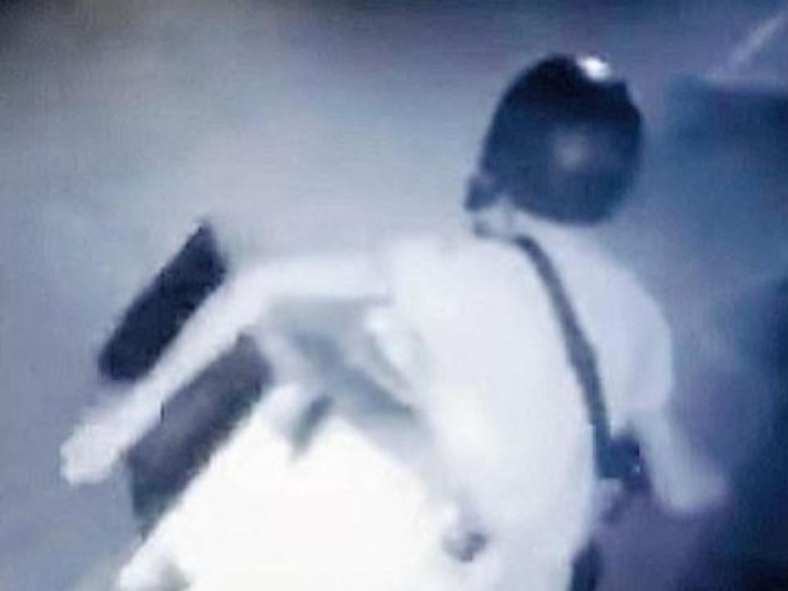 Singolare furto al ristorante: ladro di...palline immortalato dalle telecamere
