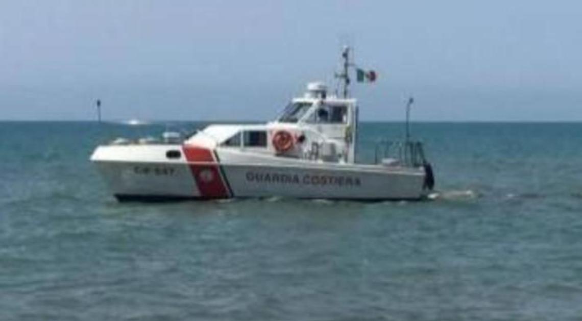Terracina, choc in spiaggia: trovato a riva il cadavere di un uomo