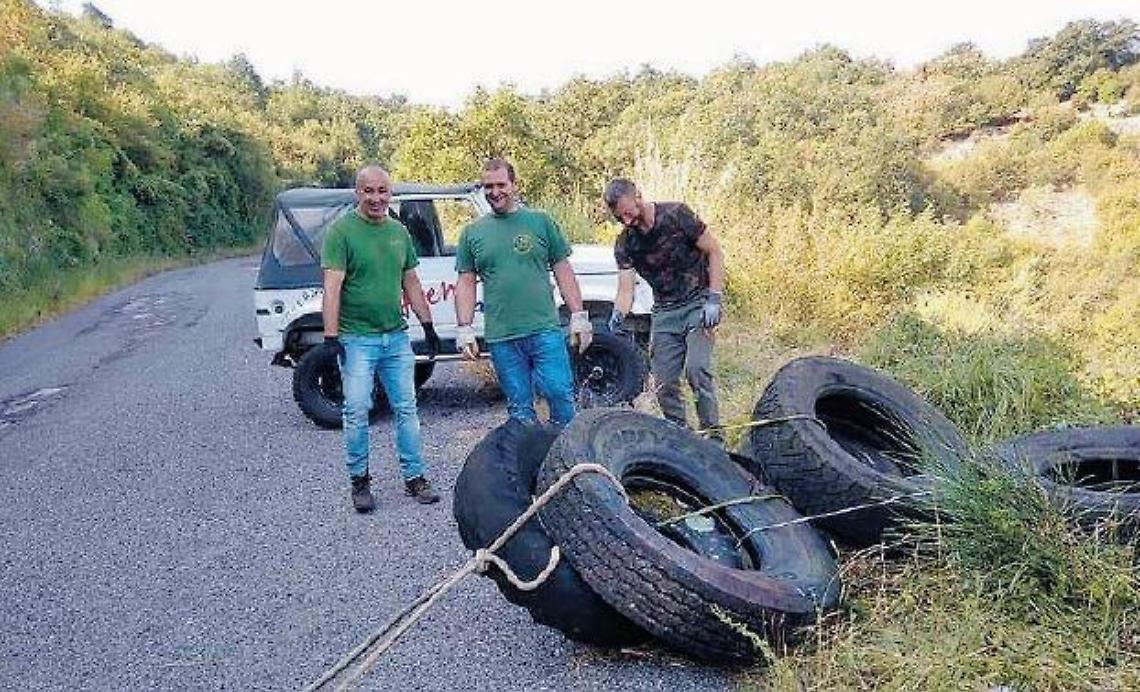 Pastena, discarica a cielo aperto: la preziosa bonifica dei volontari