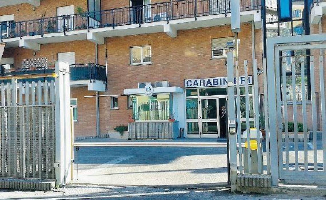Violenza e angherie sui genitori. Poi aggredisce il padre: giovane denunciato