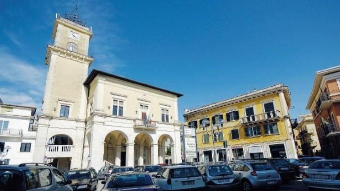 Pali pericolanti, allerta per la pubblica incolumità: scatta il verbale