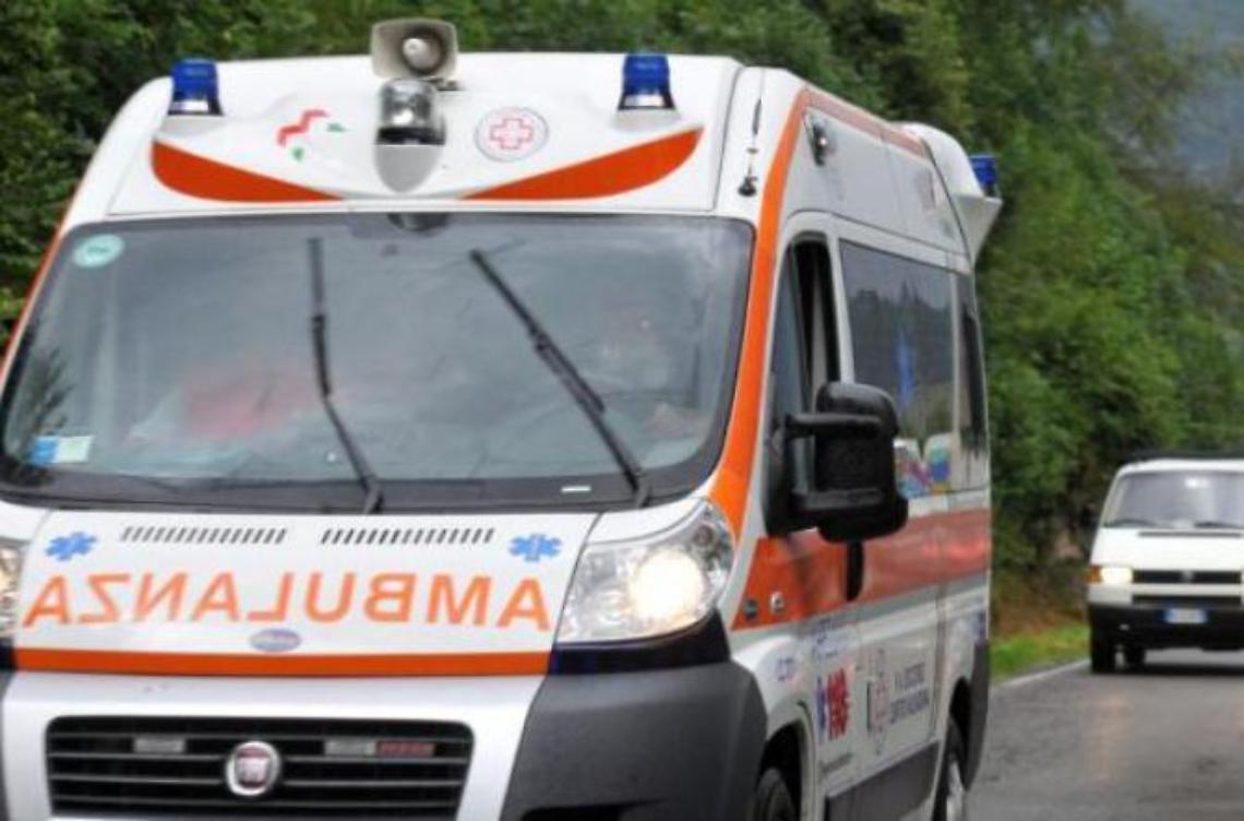 Crolla palazzina a due piani, quattro estratti vivi. Morto un bimbo di 4 anni
