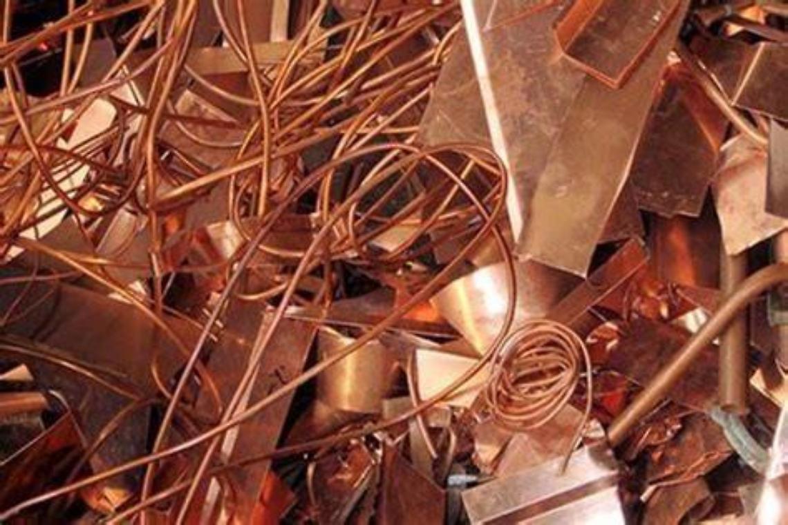 Ladri di “oro rosso” in azione, edificio derubato del rame: rabbia e stupore in città
