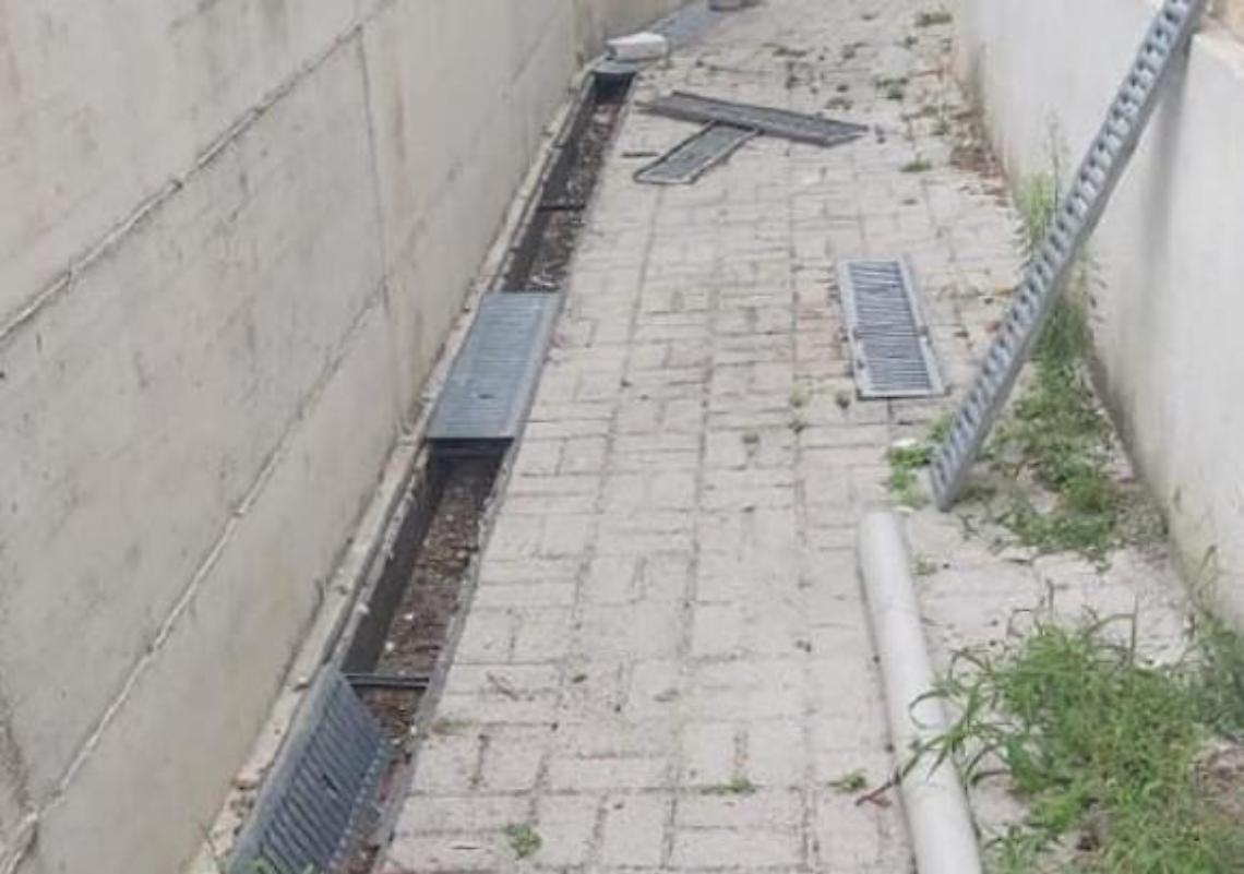 Raid vandalico al parco, gli autori sarebbero minorenni: «I colpevoli pagheranno»