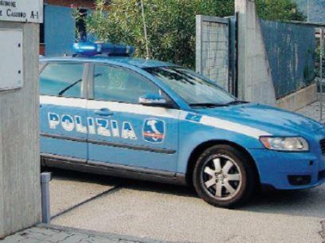 Ruba medicinali in un ambulatorio, poi la fuga: acciuffato e denunciato