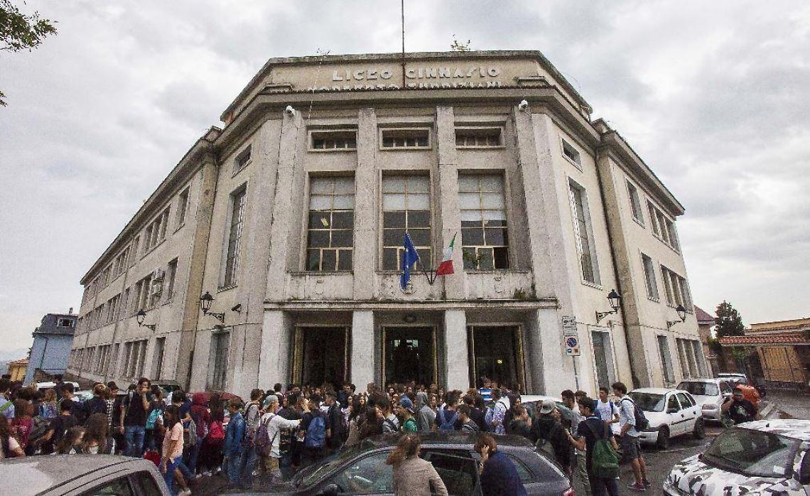 Covid, scuole e ripartenza: doppi turni e trasporti le spine nel fianco