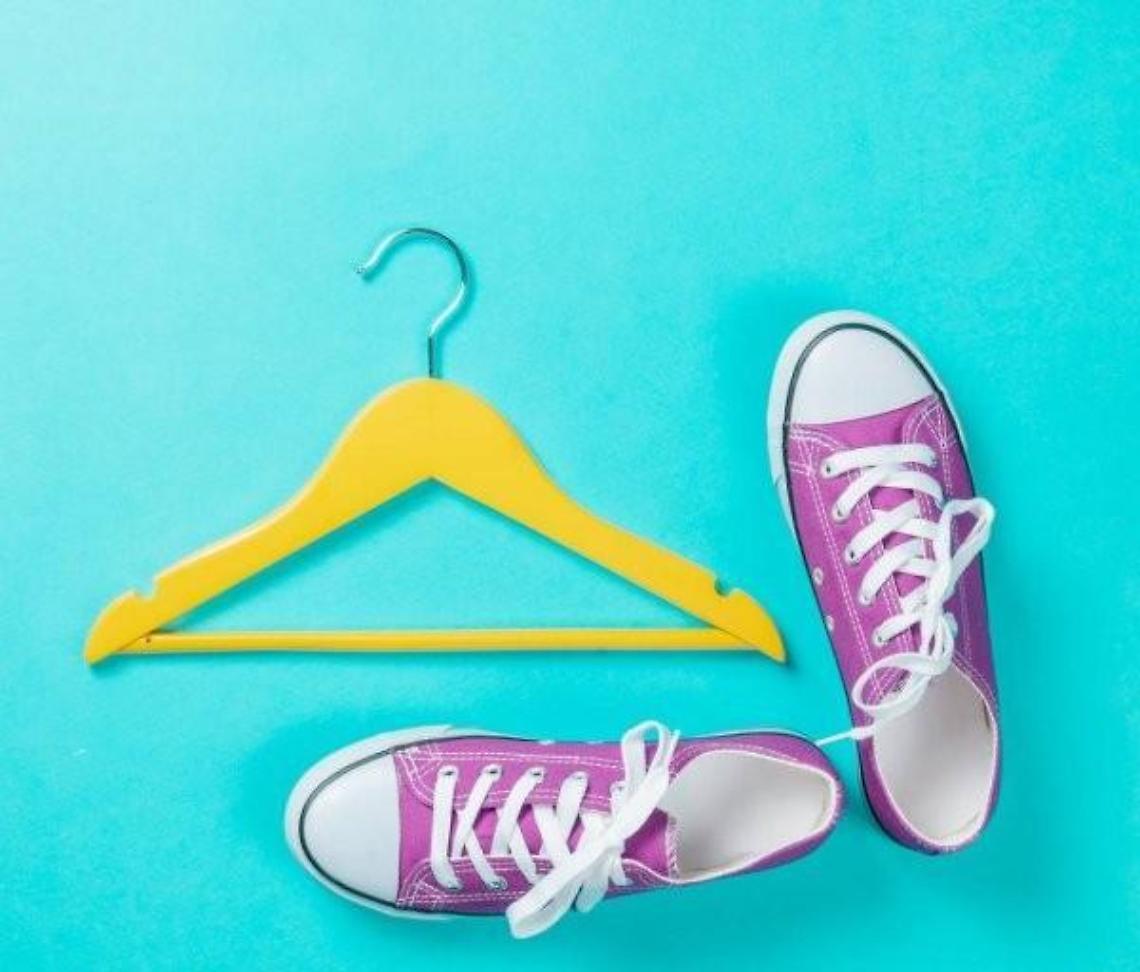 Lavorare con i piedi: le scarpe e la moda. Ma anche lo sfruttamento e il consumismo