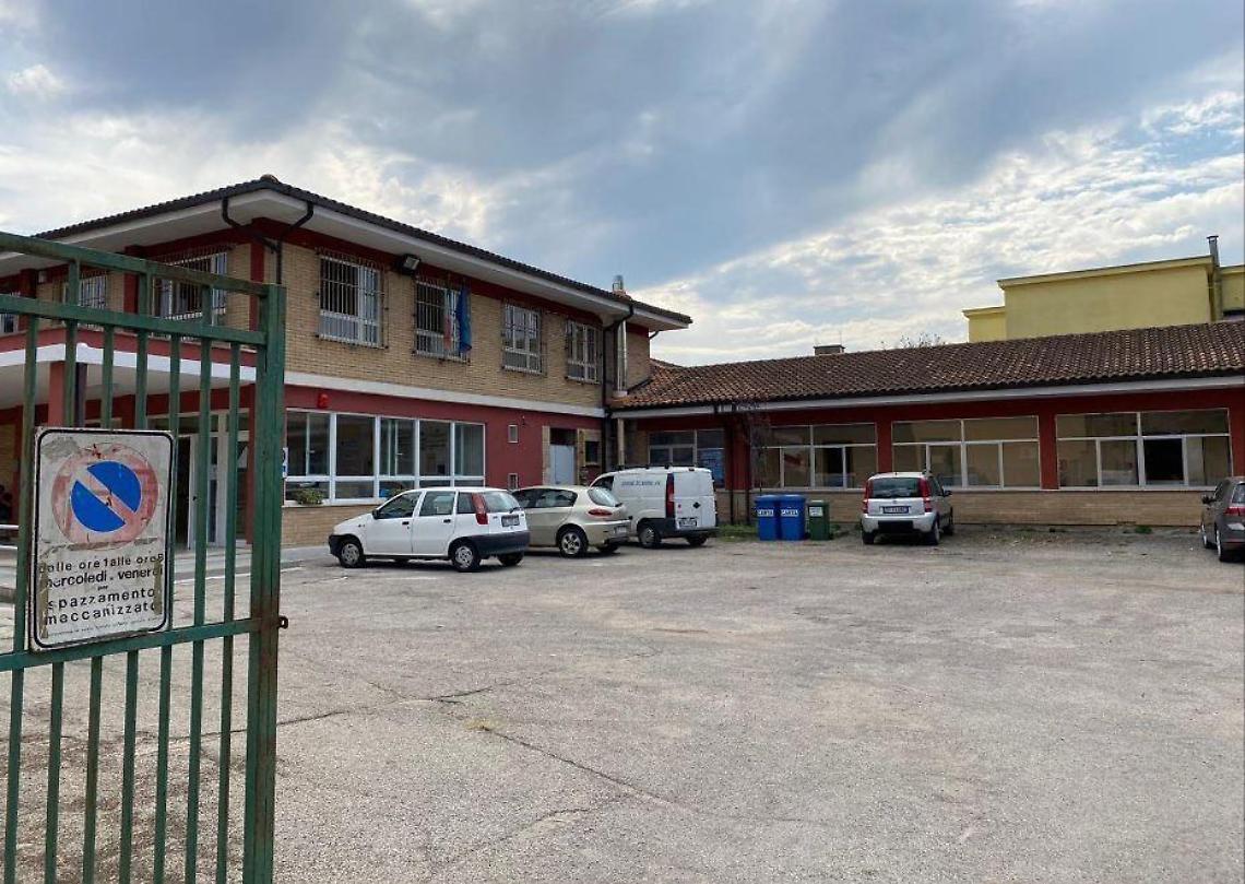 Multa al padre di una bimba disabile all'uscita di scuola