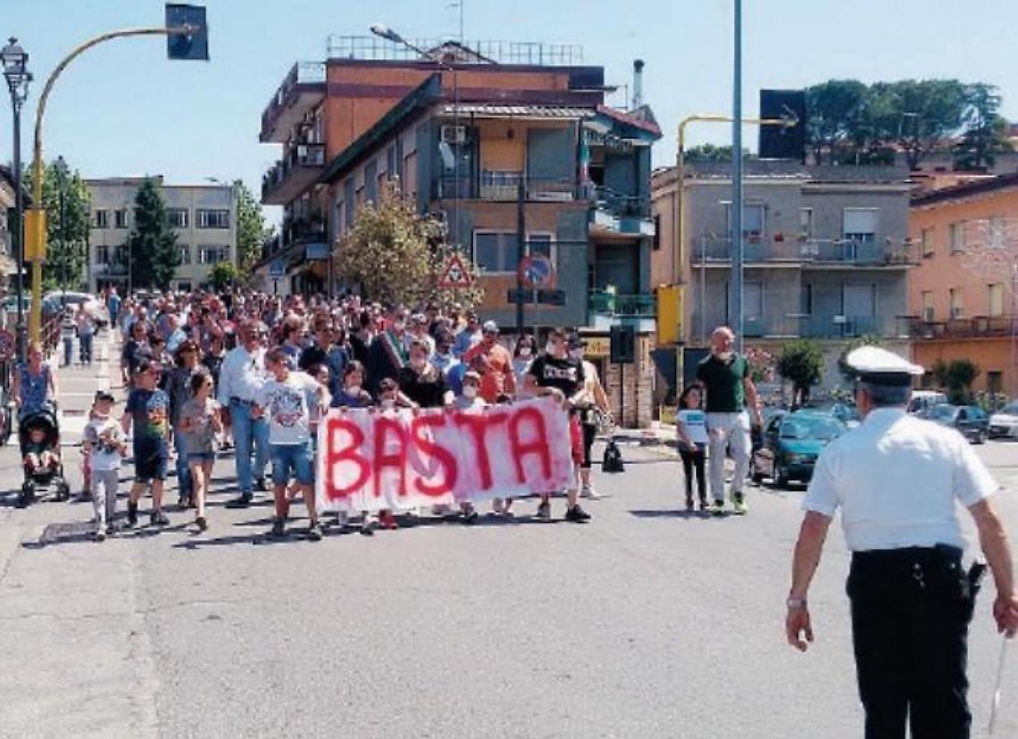 «La puzza nauseabonda tormenta tutta la città. E nessuno fa nulla»