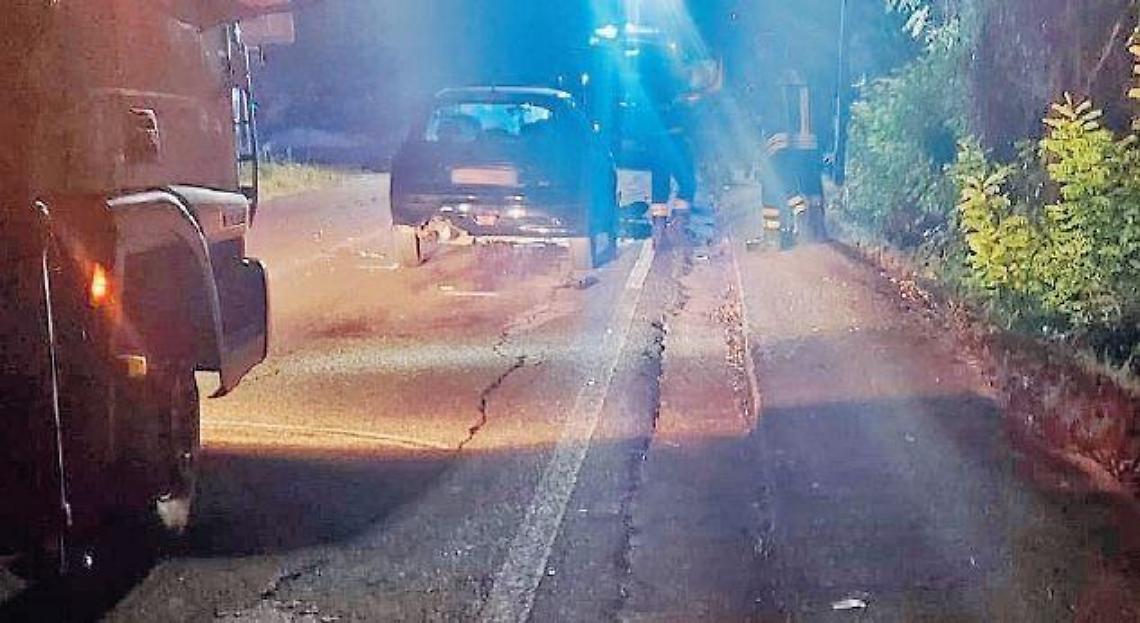 Scontro tra un'auto e uno scooter: grave un quattordicenne